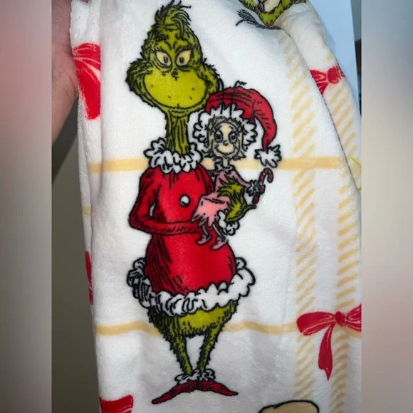The Grinch Oversized Throw Blanket – 60” x 70” – Super Soft Fleece | NWT - Picture 8 of 8